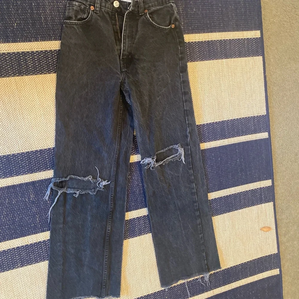 Black size 2 Zara Utah jeans perfect for winter and fall!!! - Picture 1 of 2